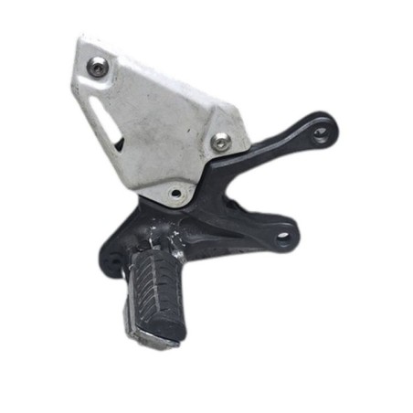 SOPORTE DE ESTRIBERA DELANTERA DERECHA CON ESTRIBO KAWASAKI Z900E 2020-2024