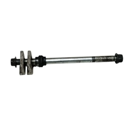 EJE RUEDA TRASERA CON TENSORES CADENA YAMAHA MT125 2014-2018