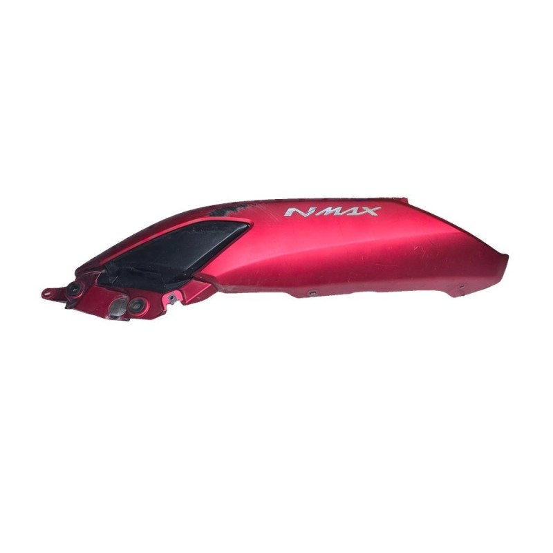 TAPA TRASERA IZQUIERDA ROJA DEFECTO NMAX 125 2021-2024